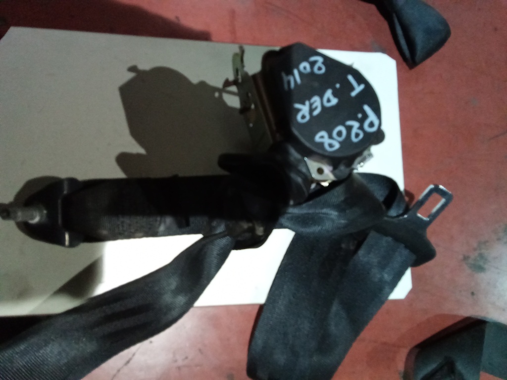 Cinturon trasero derecho peugeot 208 '14