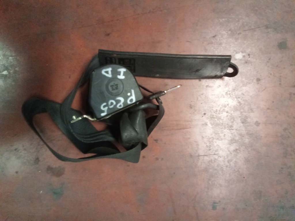 Cinturon delantero izquierdo peugeot 205 '97