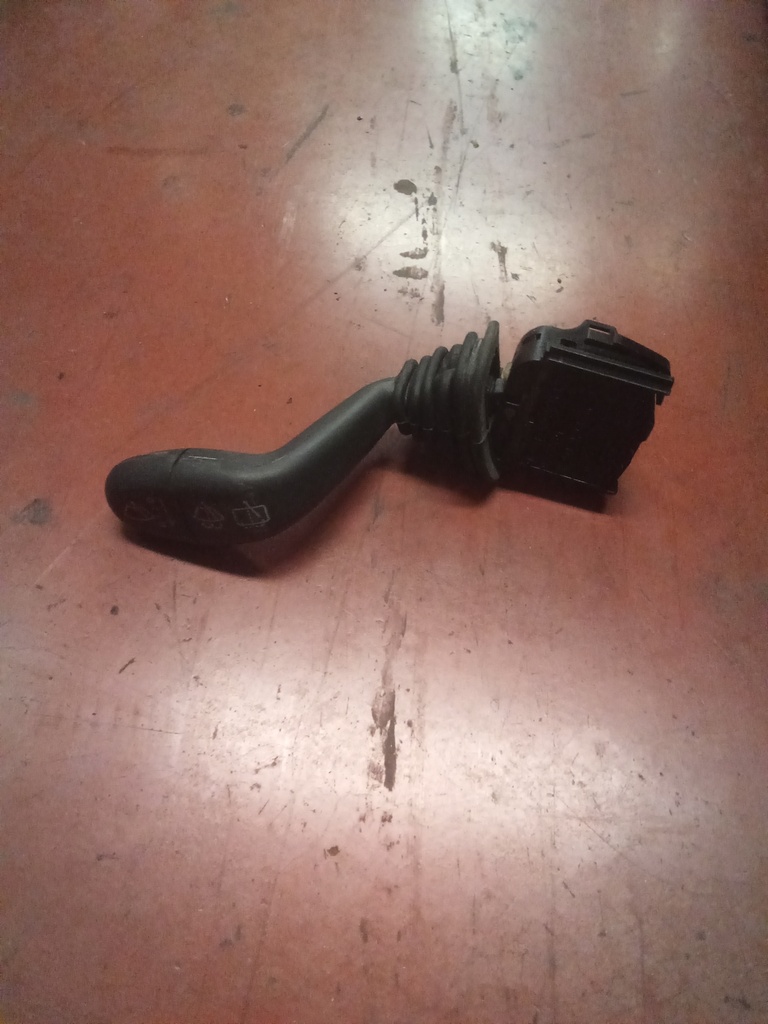 Mando de limpiaparabrisas skoda felicia '99