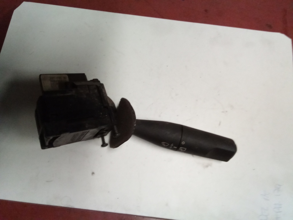 Mando de limpiparabrisas peugeot 106 '98