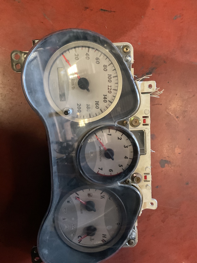 Cuadro instrumentos toyota rav4 06