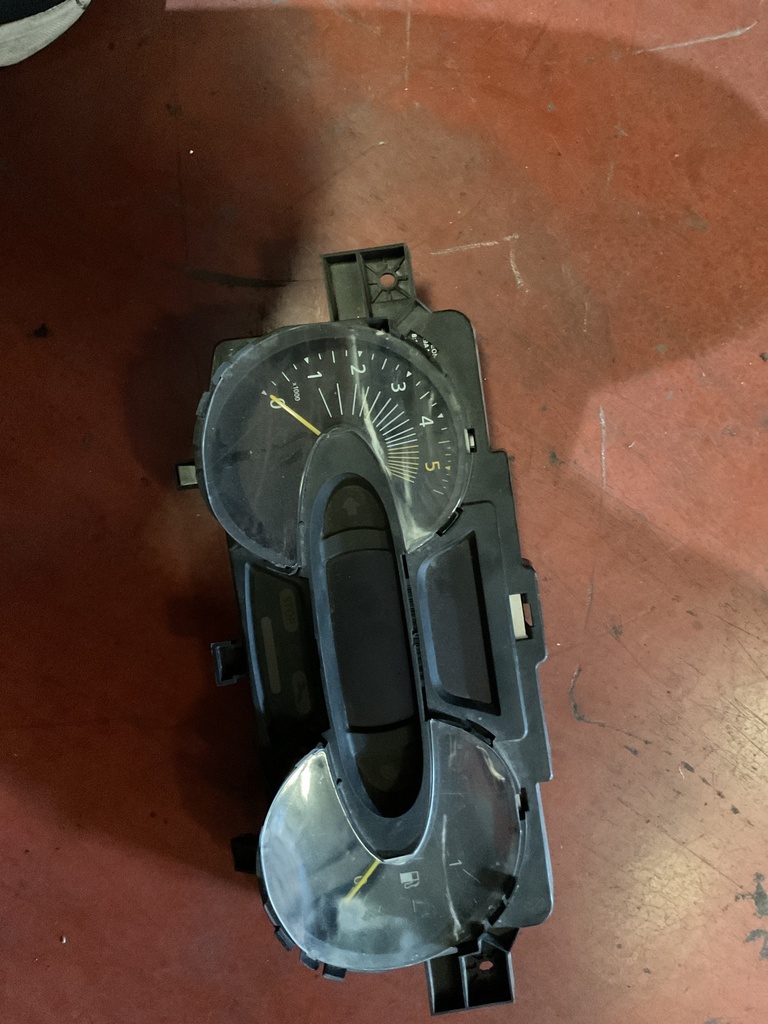 Cuadro instrumento renault captur 14