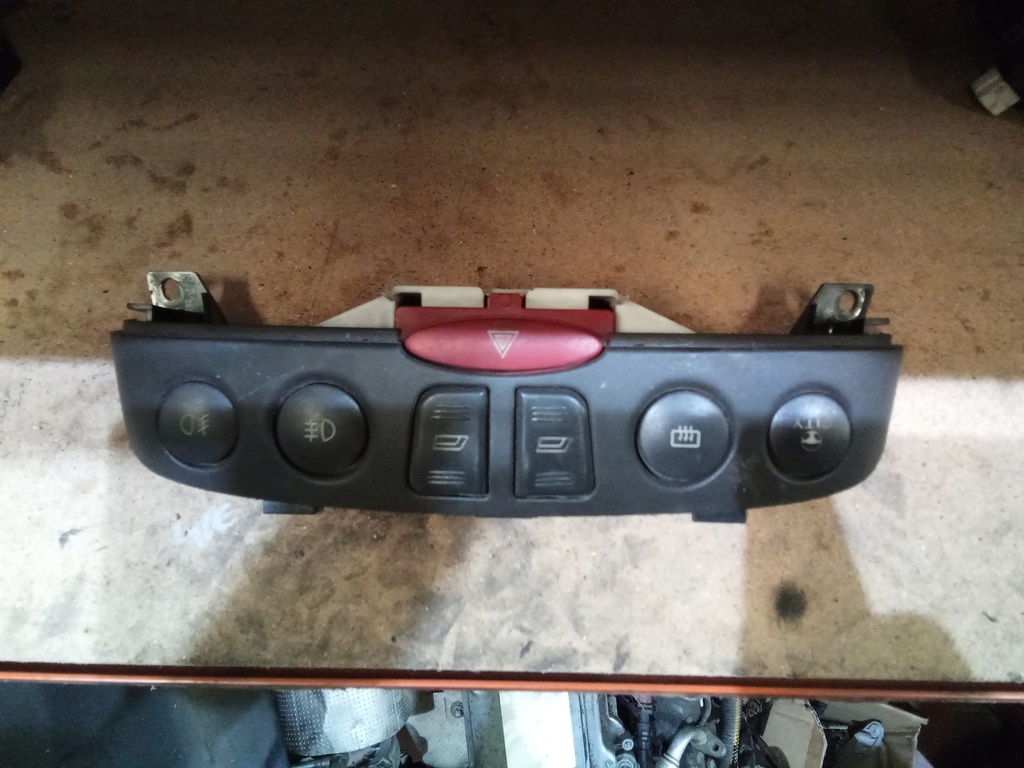 Botonera eleva lunas fiat punto '01