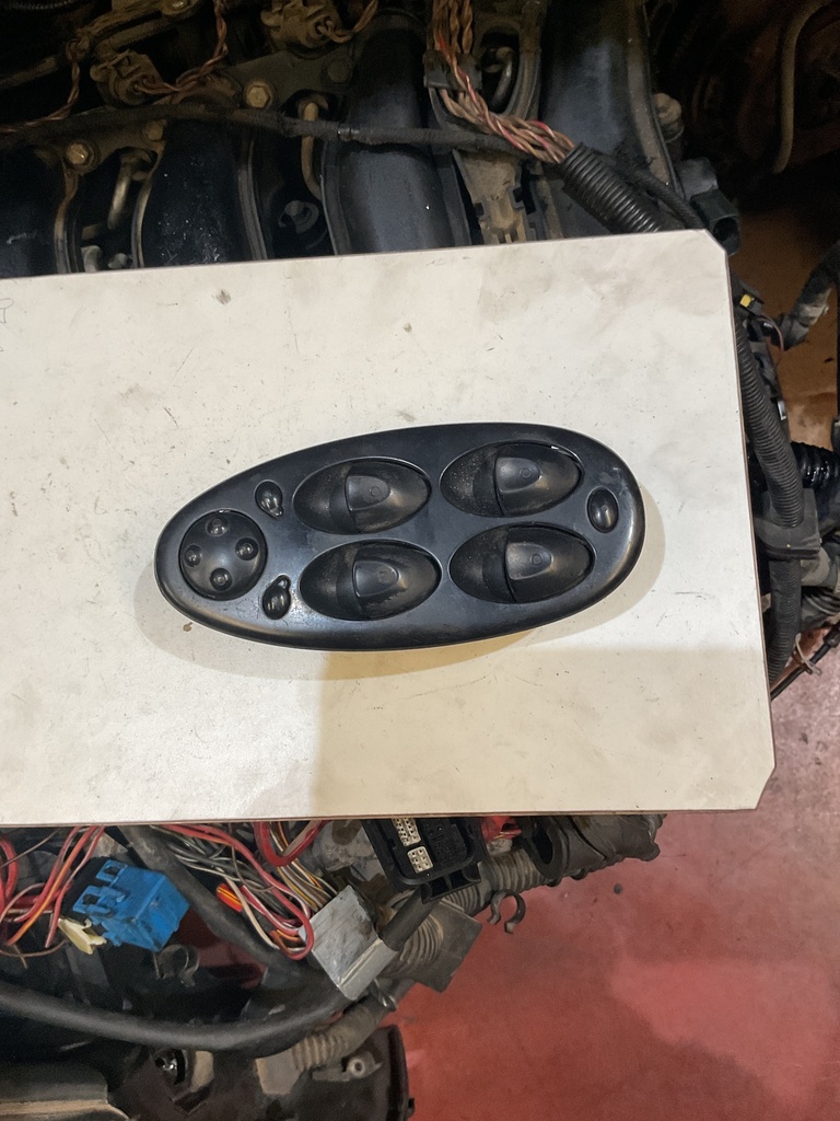 Botonera eleva lunas delantera izquierda rover 75 ‘00