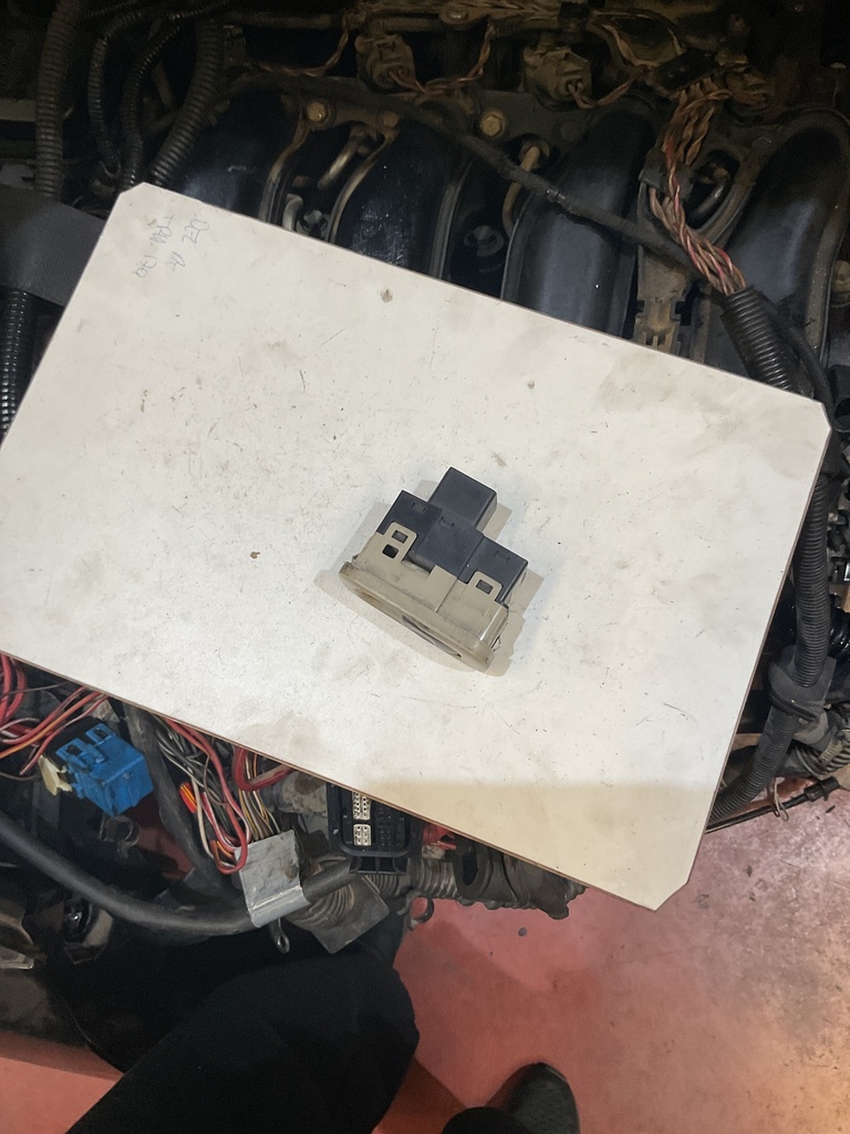 Botonera eleva lunas tras.derecha volvo s80 '02