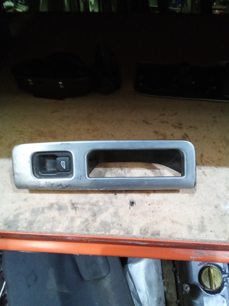 Botonera eleva lunas tras.derecha volvo s40 '10