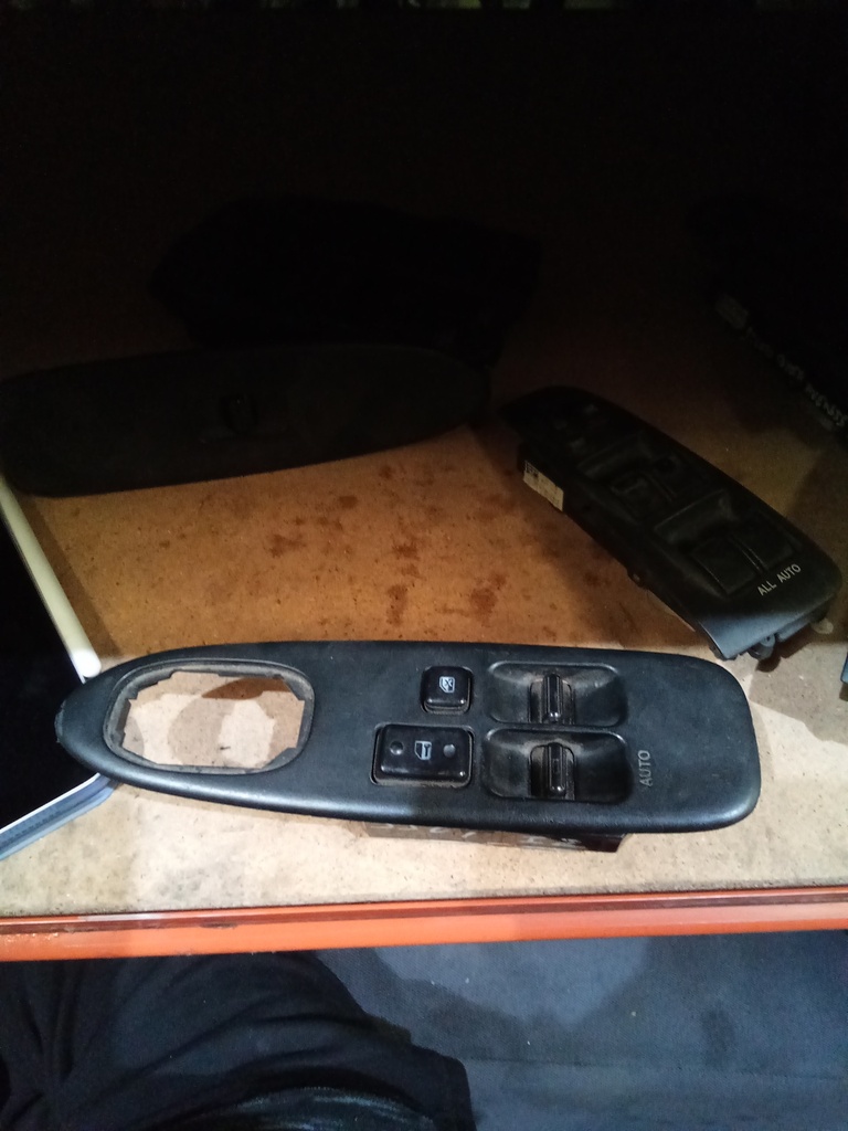 Botonera eleva lunas izquierda toyota celica '95