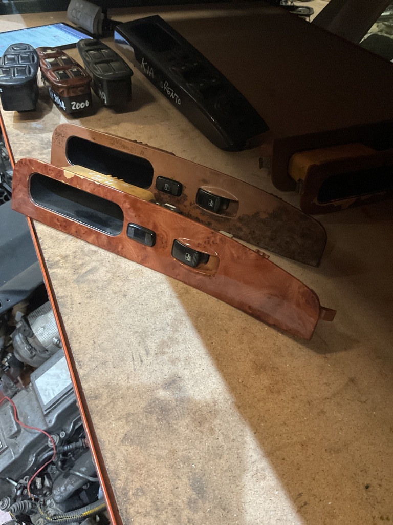 Botonera eleva lunas derecha kia carnival '04