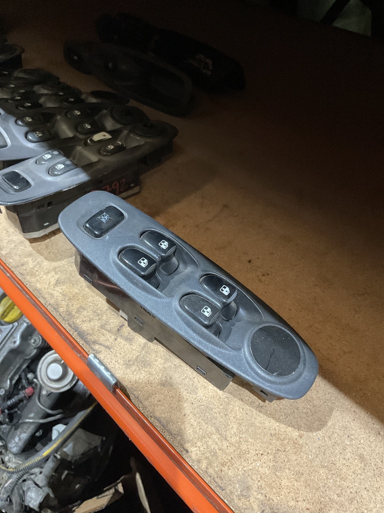 Botonera eleva lunas hyundai acent ‘04