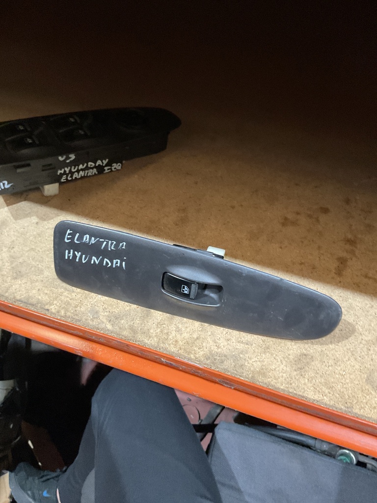 Botonera eleva lunas derecha hyundai elantra '03