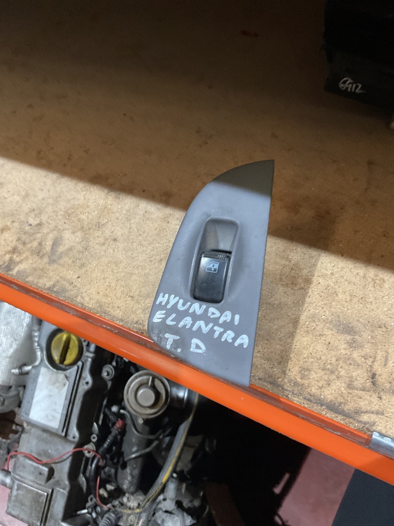 Botonera eleva lunas tras.derecha hyundai elantra'03