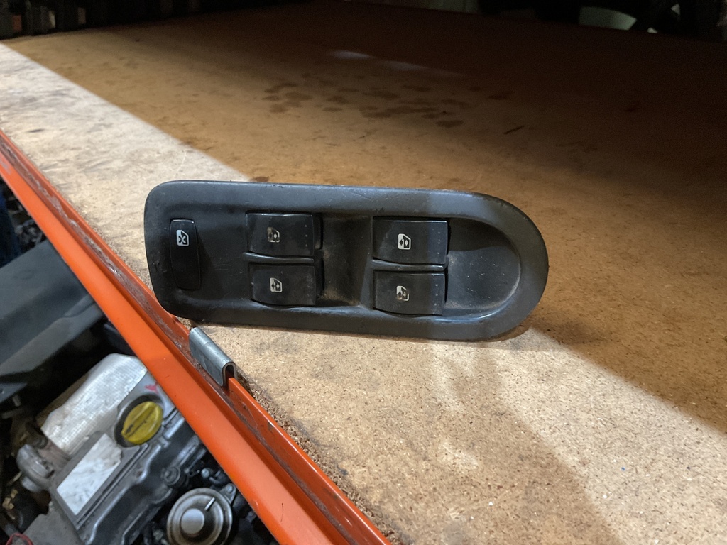 Botonera  eleva lunas renault megane II ‘05