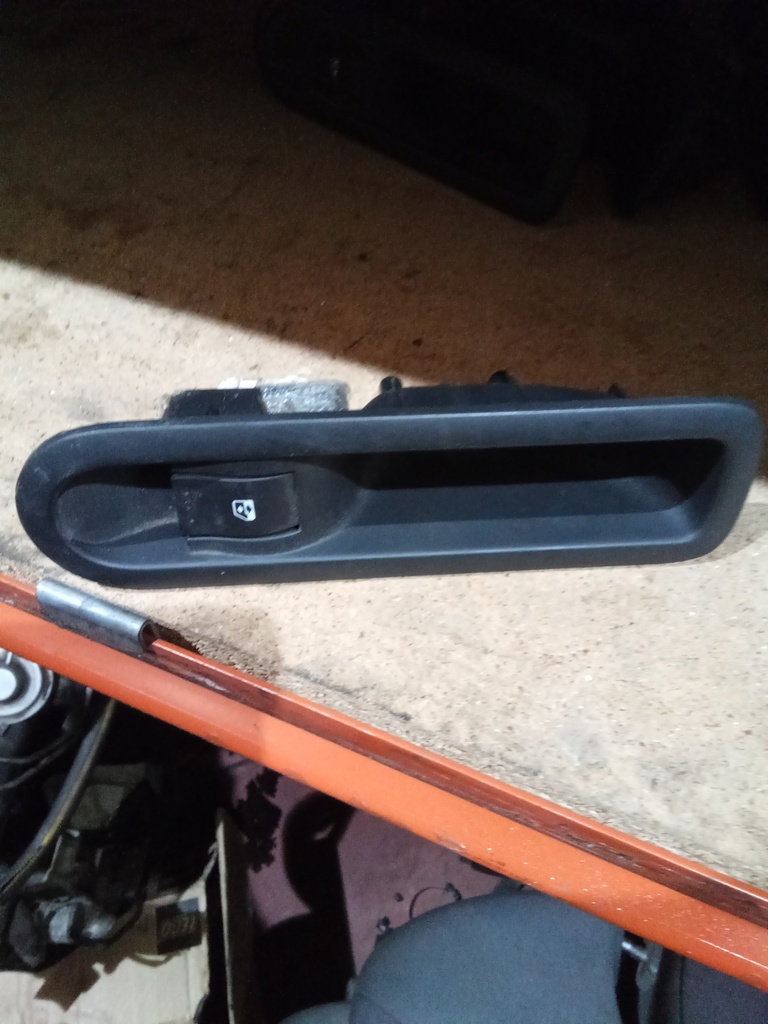 Botonera eleva lunas tras. renault scenic '05