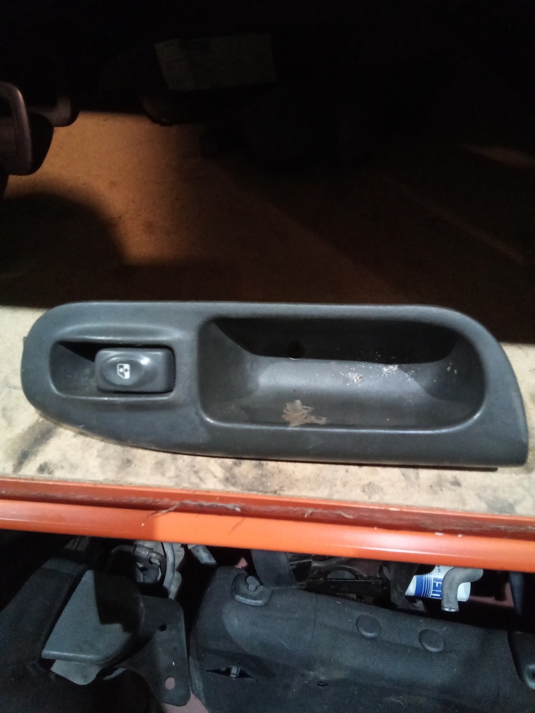 Botonera eleva lunas derecha renault scenic i