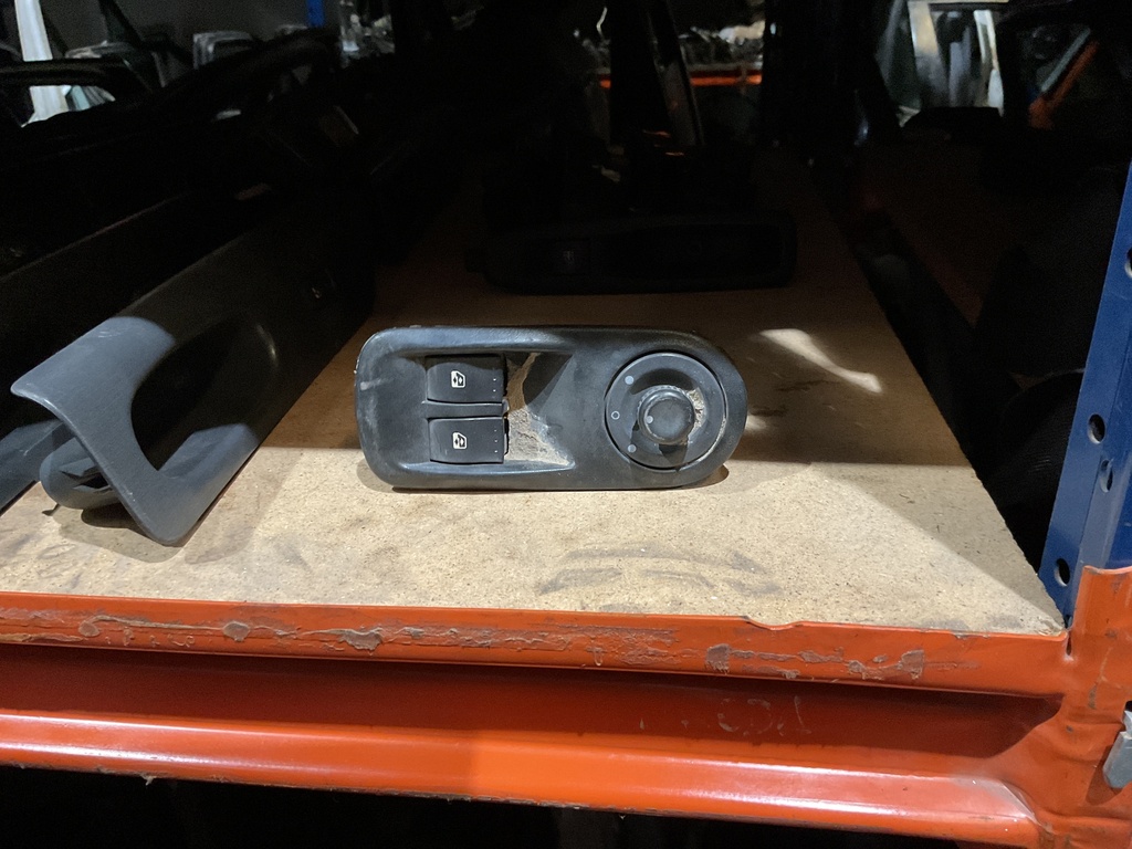 Botonera eleva lunas renault master ‘03