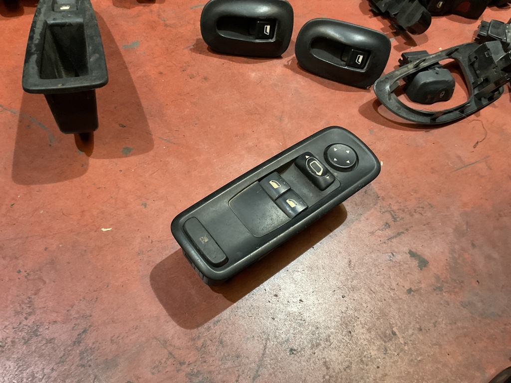 Botonera eleva lunas peugeot 807 ‘03