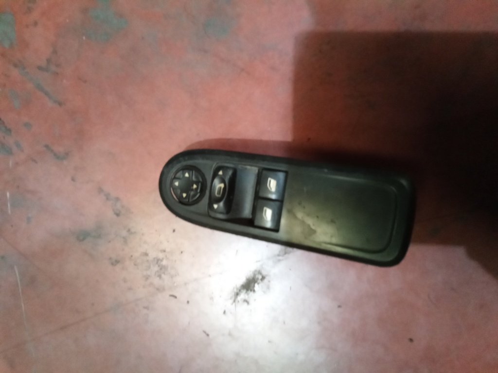 Botonera eleva lunas  peugeot  308 '09