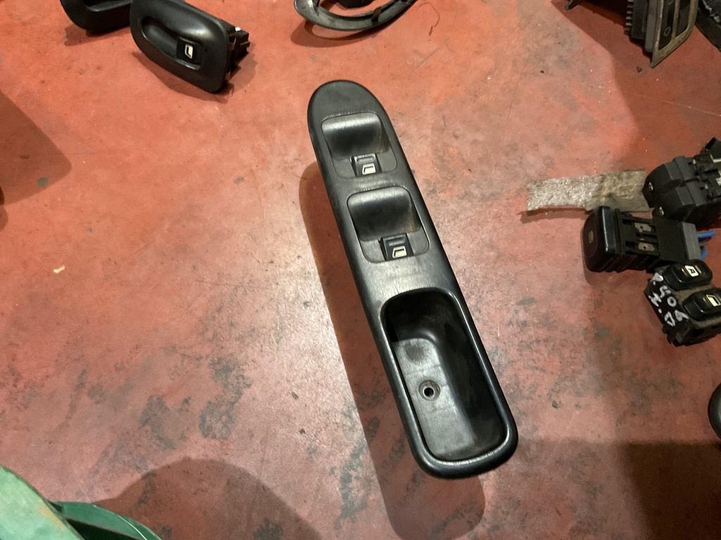 Botonera eleva lunas peugeot 307 ‘01