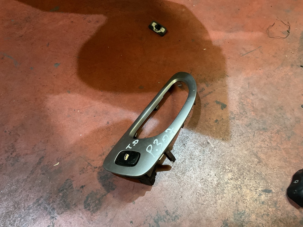 Botonera eleva lunas tras.derecha peugeot 307 ‘07