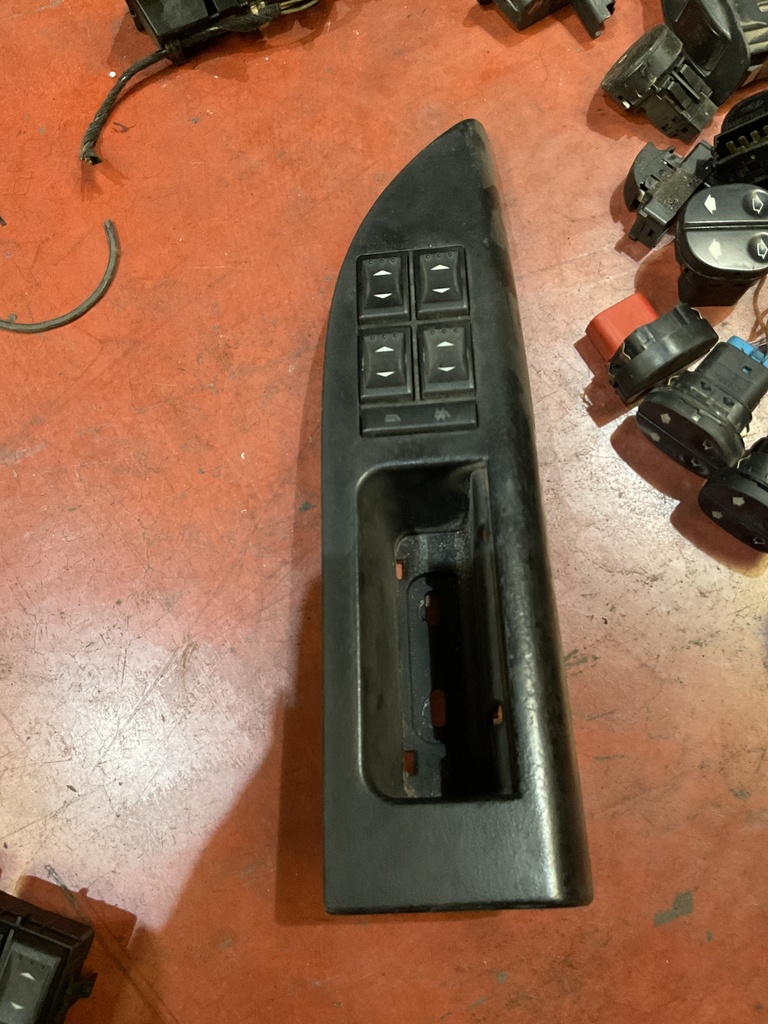 Botonera eleva lunas ford mondeo ‘01