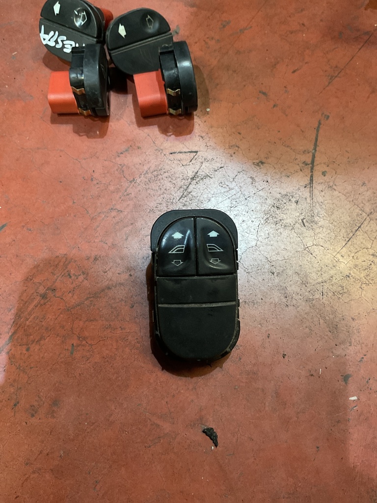 Botonera eleva lunas ford scort ‘95