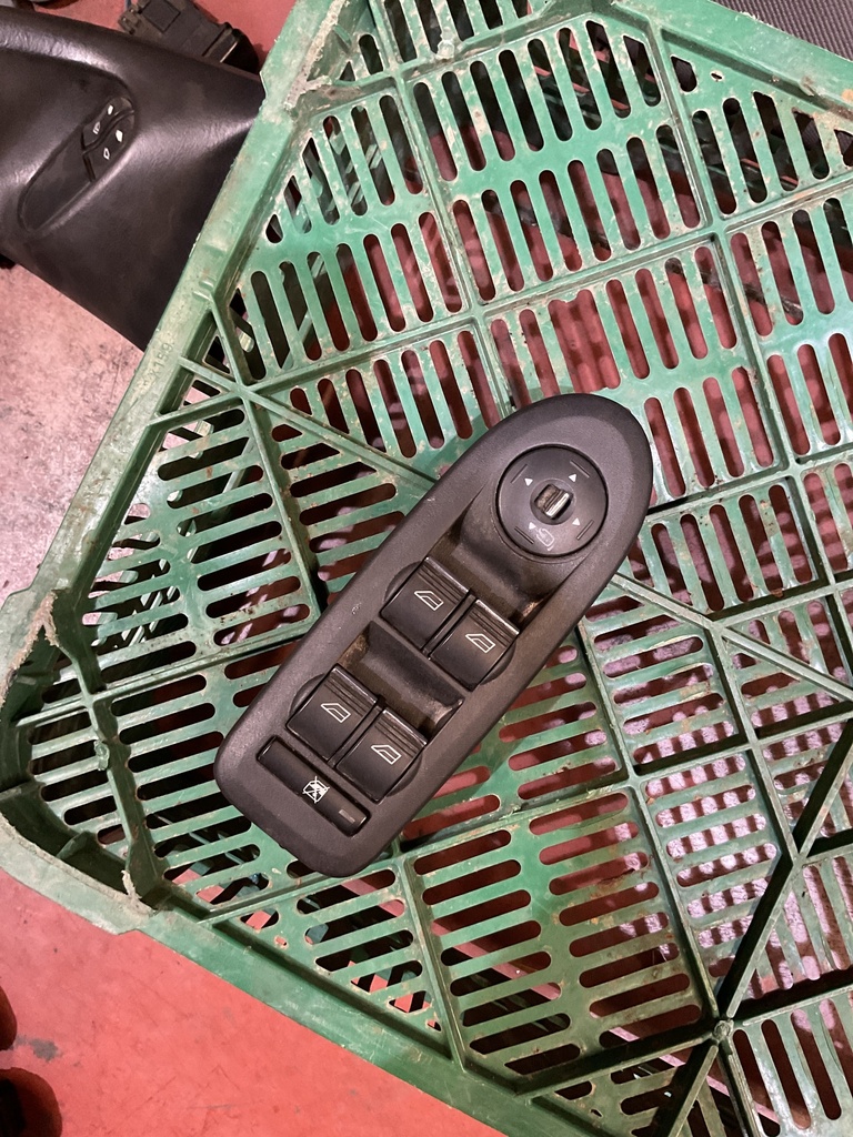 Botonera eleva lunas ford c-max ‘10