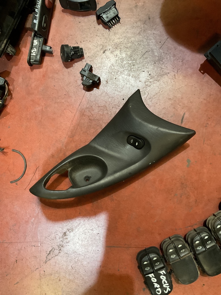 Botonera eleva lunas derecha ford fiesta ‘00