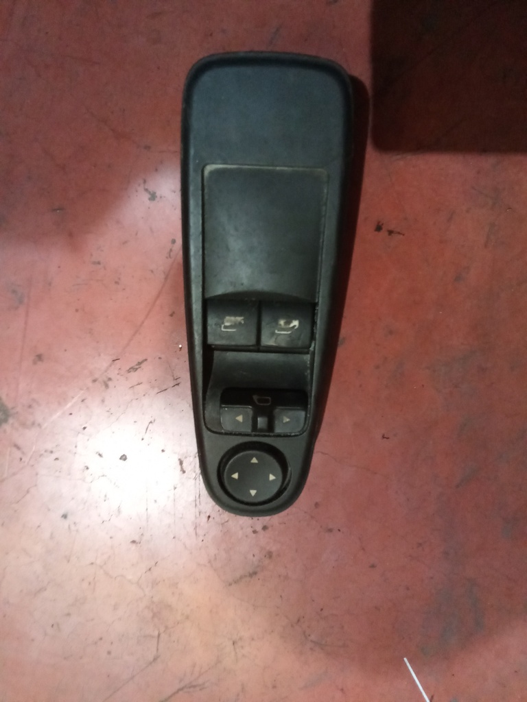 Botonera eleva lunas citroen c4 picasso '07