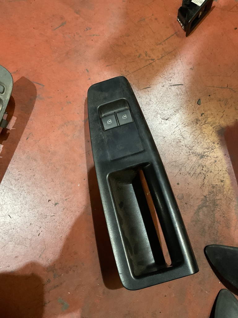 Botonera eleva lunas volkswagen  polo ‘05