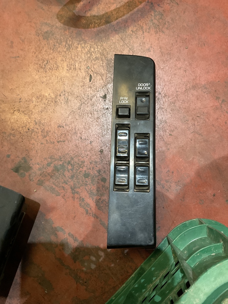 Botonera eleva lunas nissan terrano '94