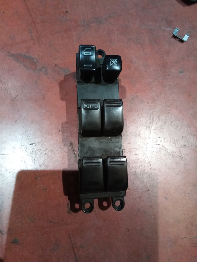 Botonera eleva lunas izquierda nissan x-trail '06