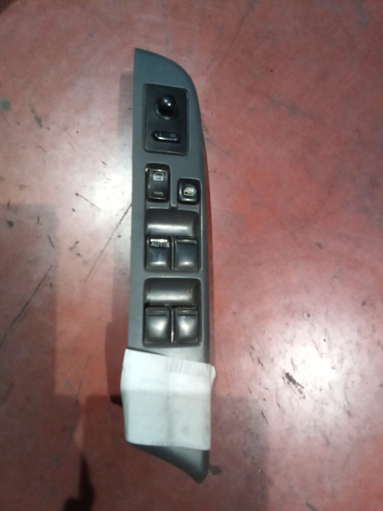 Botonera eleva lunas izquierda nissan navara '04