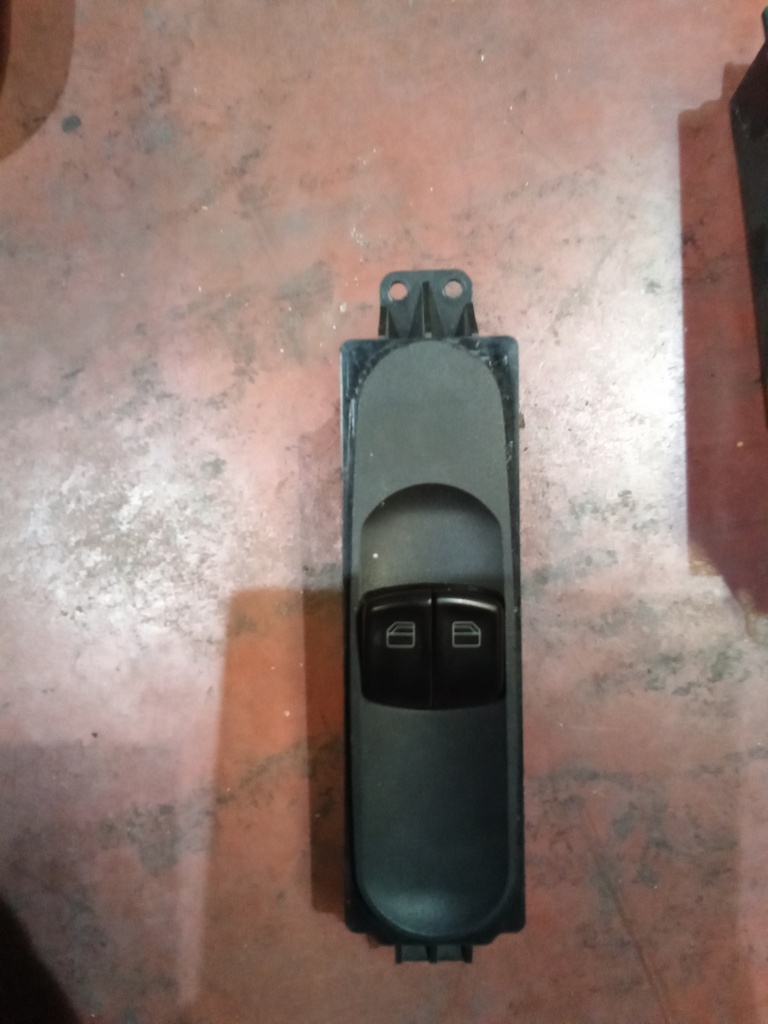 Botonera eleva lunas mercedes vito '06