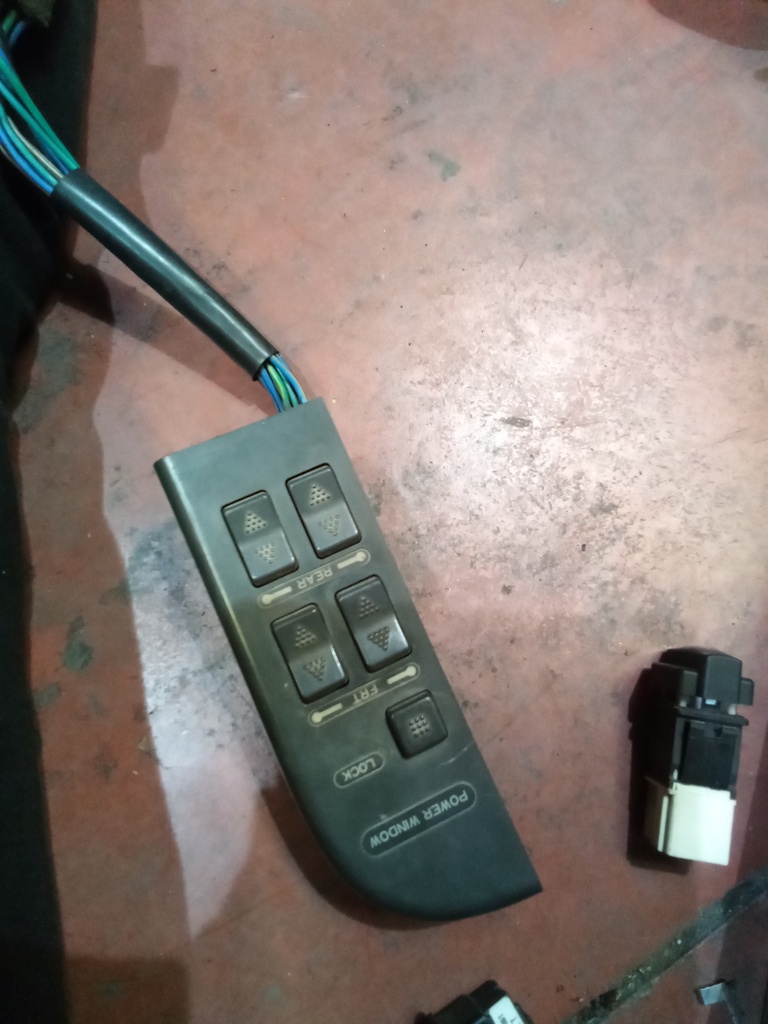 Botonera eleva lunas sang yong korando '95