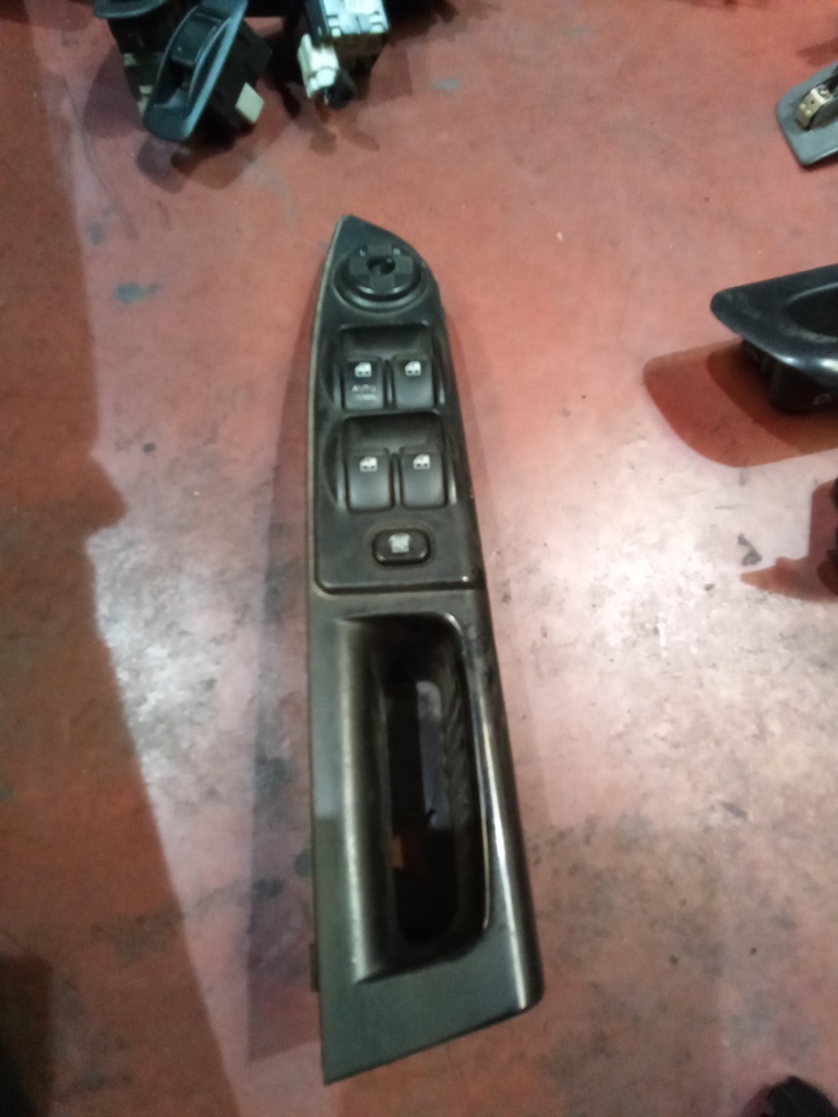 Botonera eleva lunas hyundai getz '05