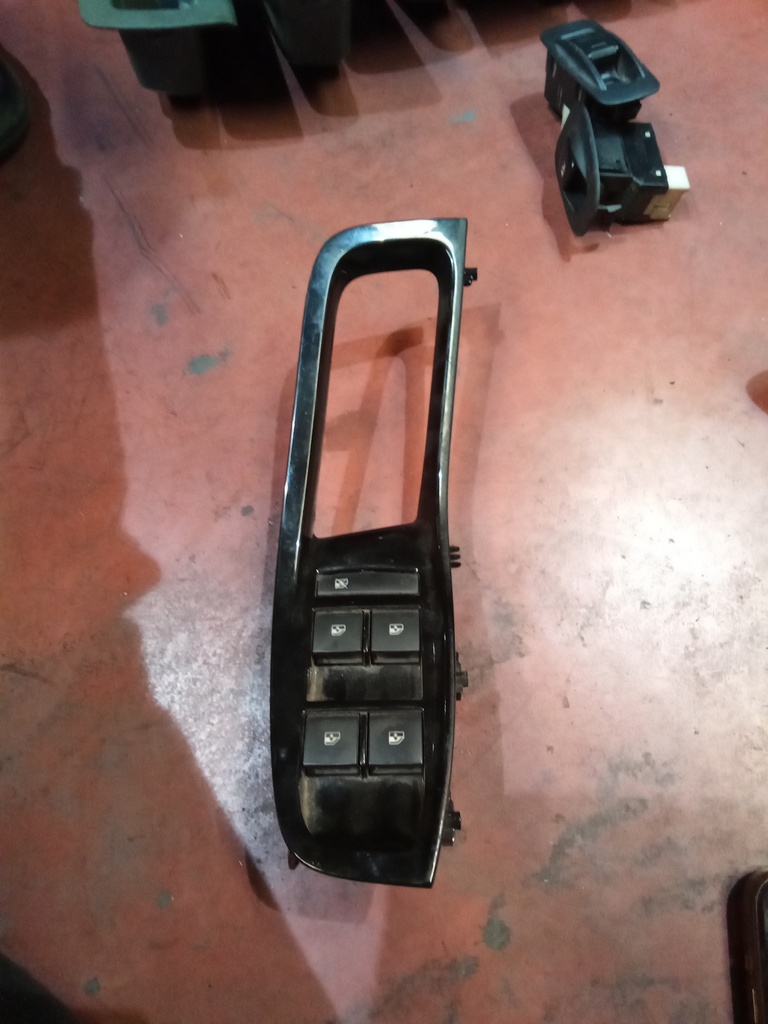 Botonera eleva lunas chevrolet orlando '11