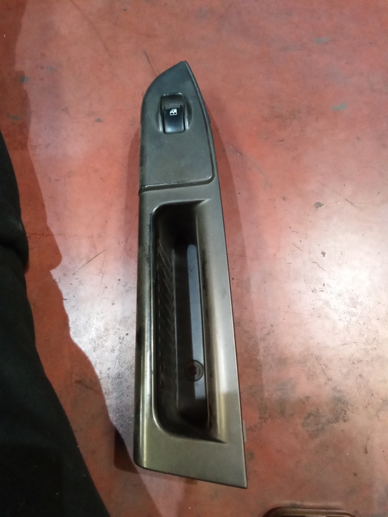 Botonera eleva lunas derecha hyundai getz '04