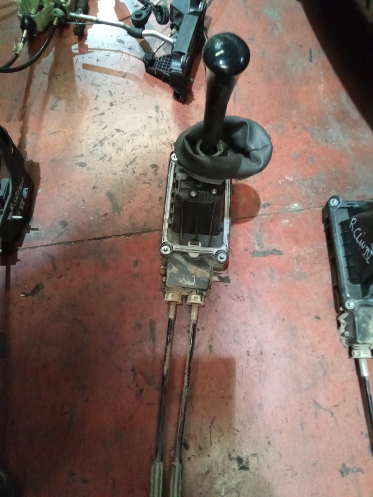 Palanca cambio 5 vel. dacia sandero '10