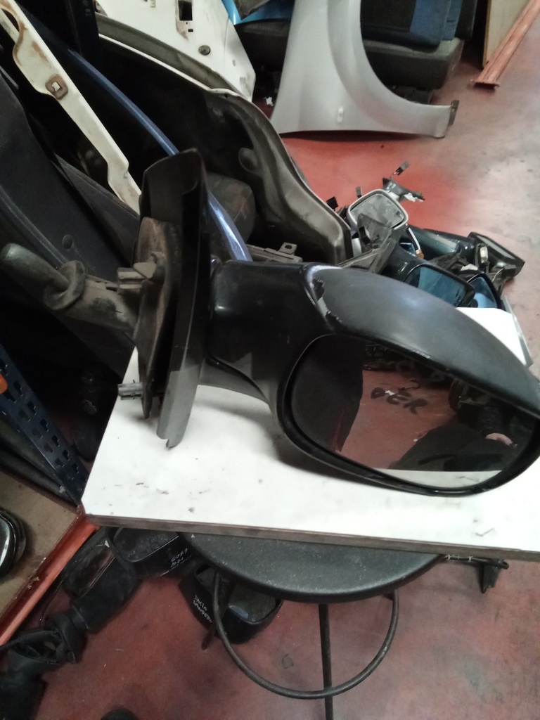 Retrovisor derecho manual citroen c2 '04