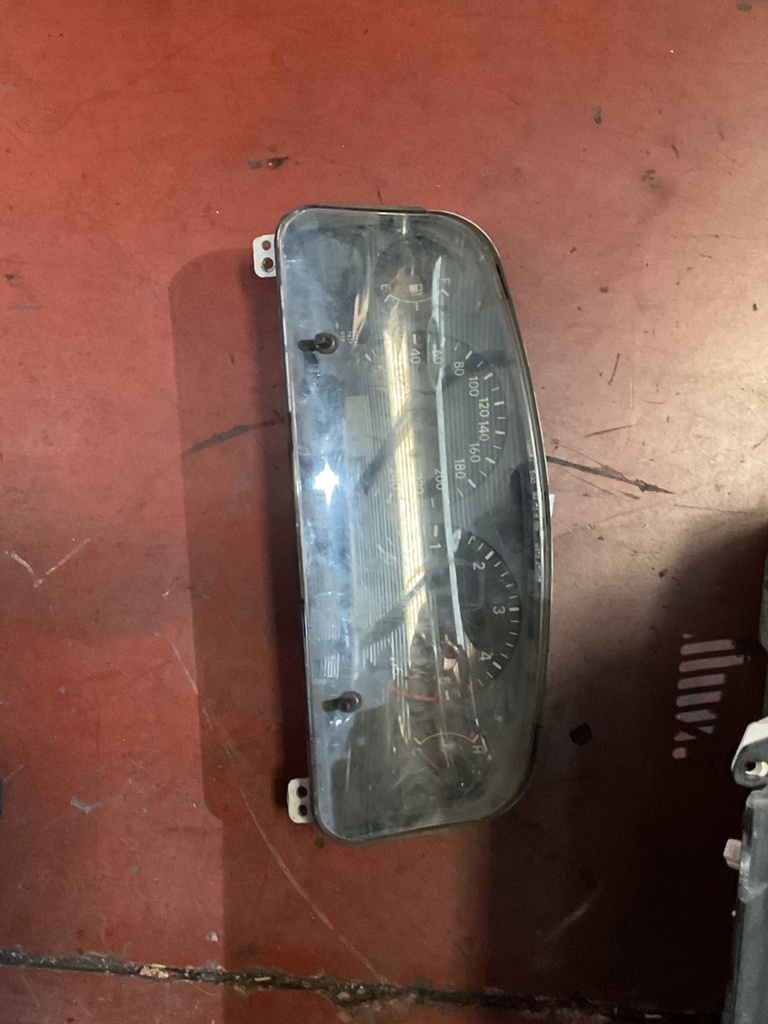 Cuadro instrumentos toyota avensis ‘98