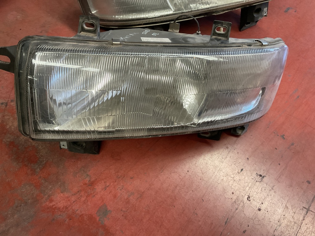 Faro izquierdo opel movano 2002