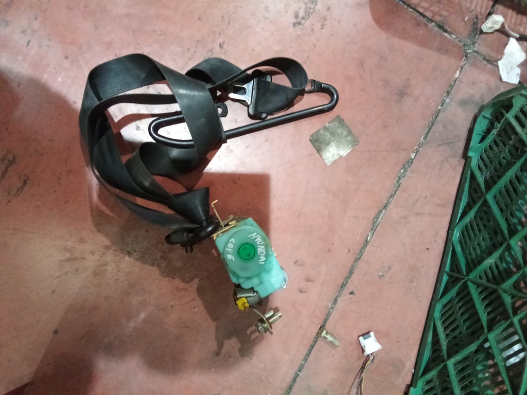 Cinturon delantero derecho 3p  hyundai coupe '05