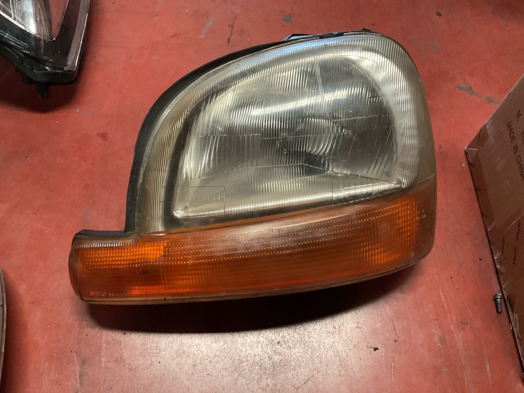 Faro izquierdo renault kangoo 1997