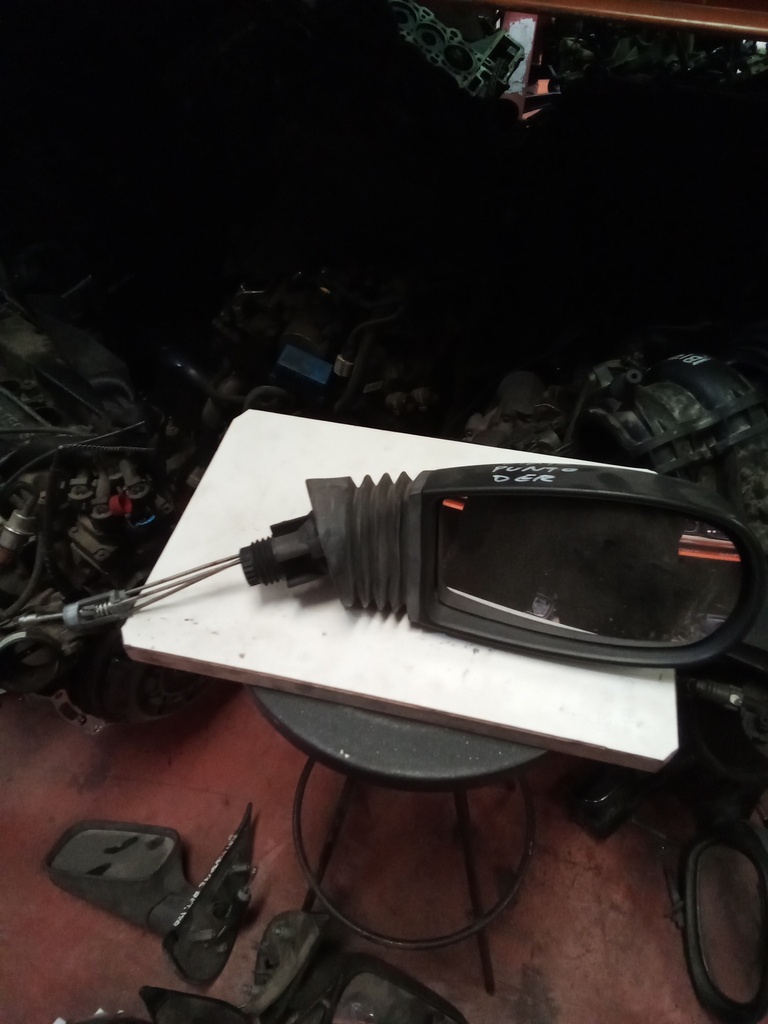 Retrovisor derecho manual fiat punto '99