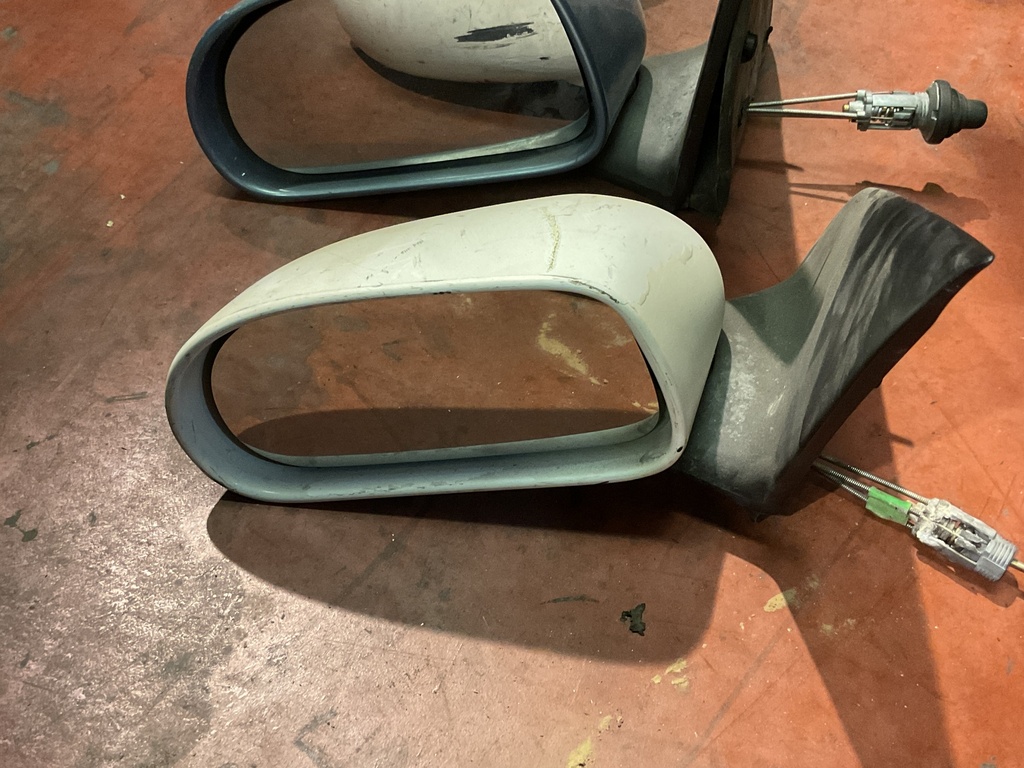 Retrovisor izquierdo manual fiat brava ‘99