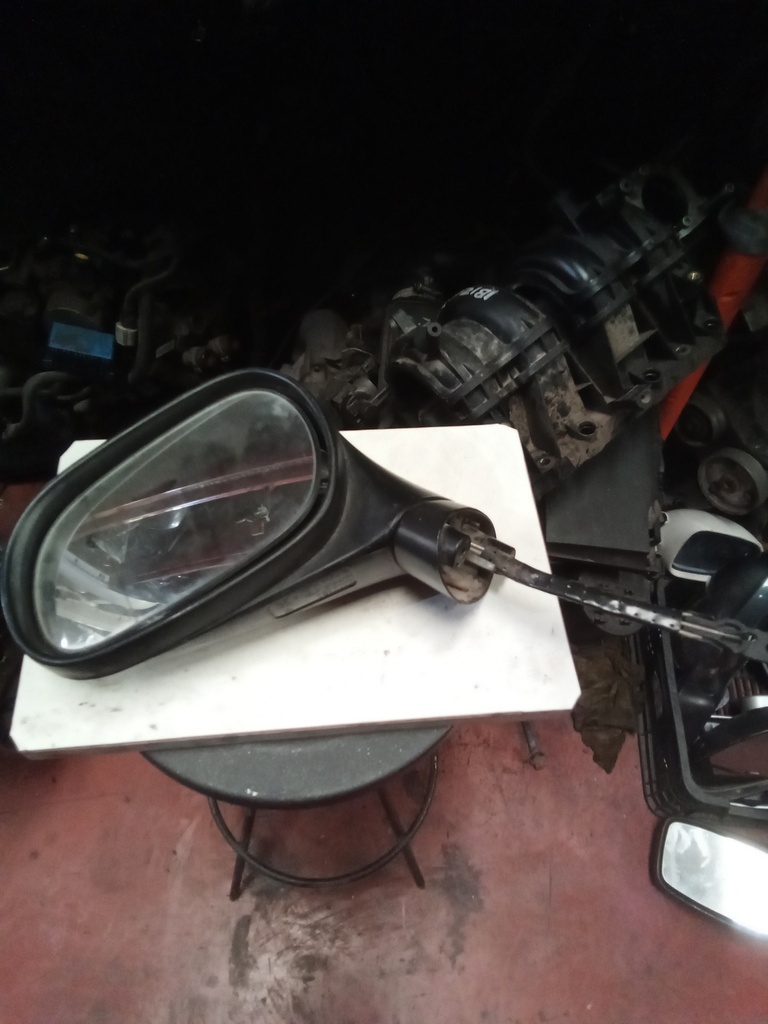 Retrovisor izquierdo manual mitsubishi carisma '95
