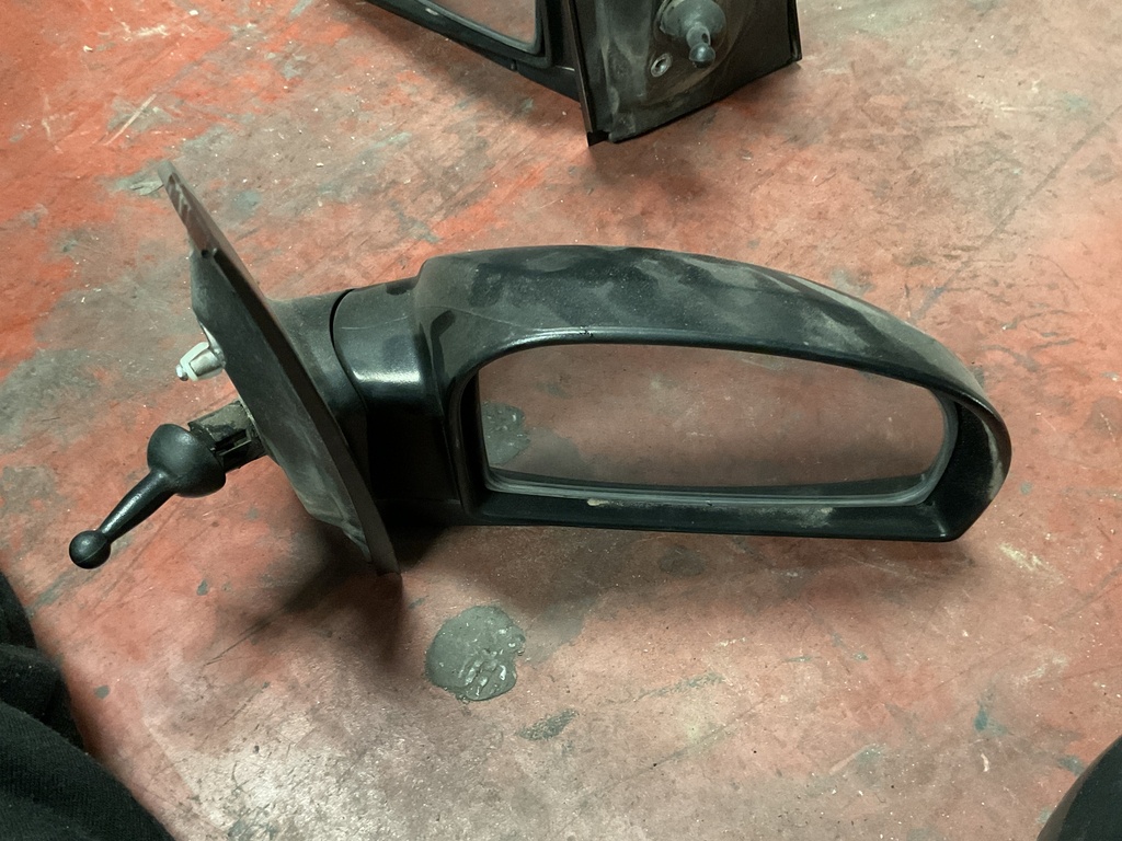 Retrovisor derecho manual hyundai getz ‘03