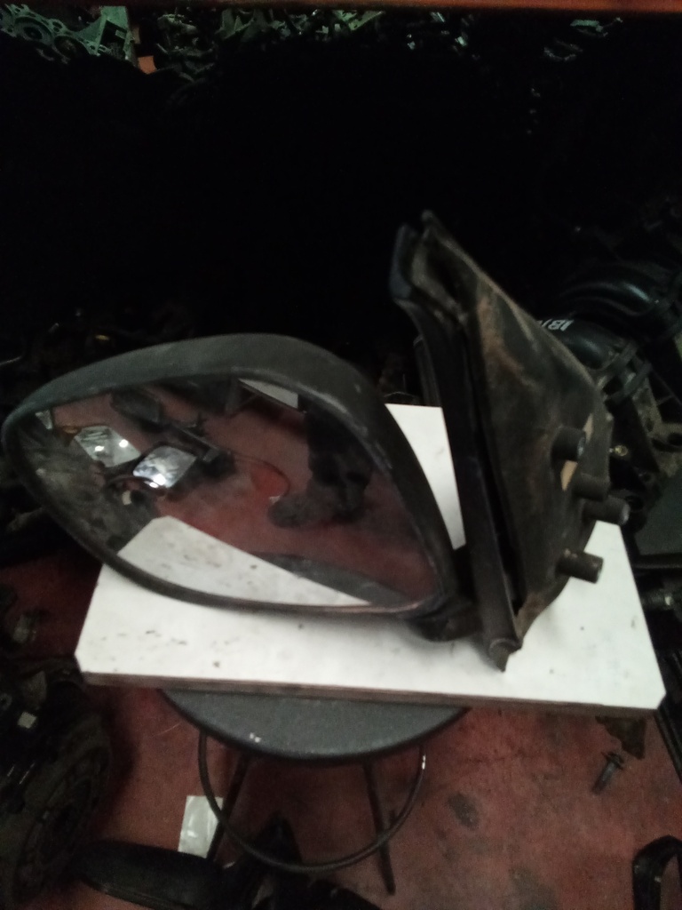 Retrovisor izquierdo manual nissan vanette '99