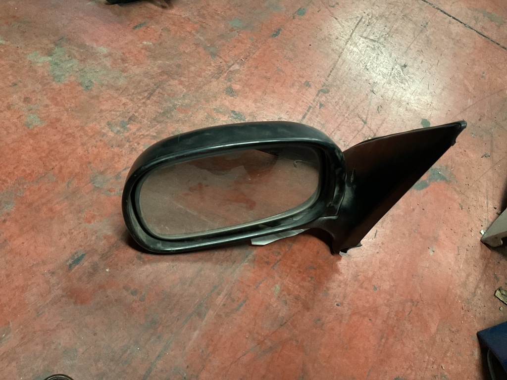 Retrovisor izquierdo nissan micra ‘93