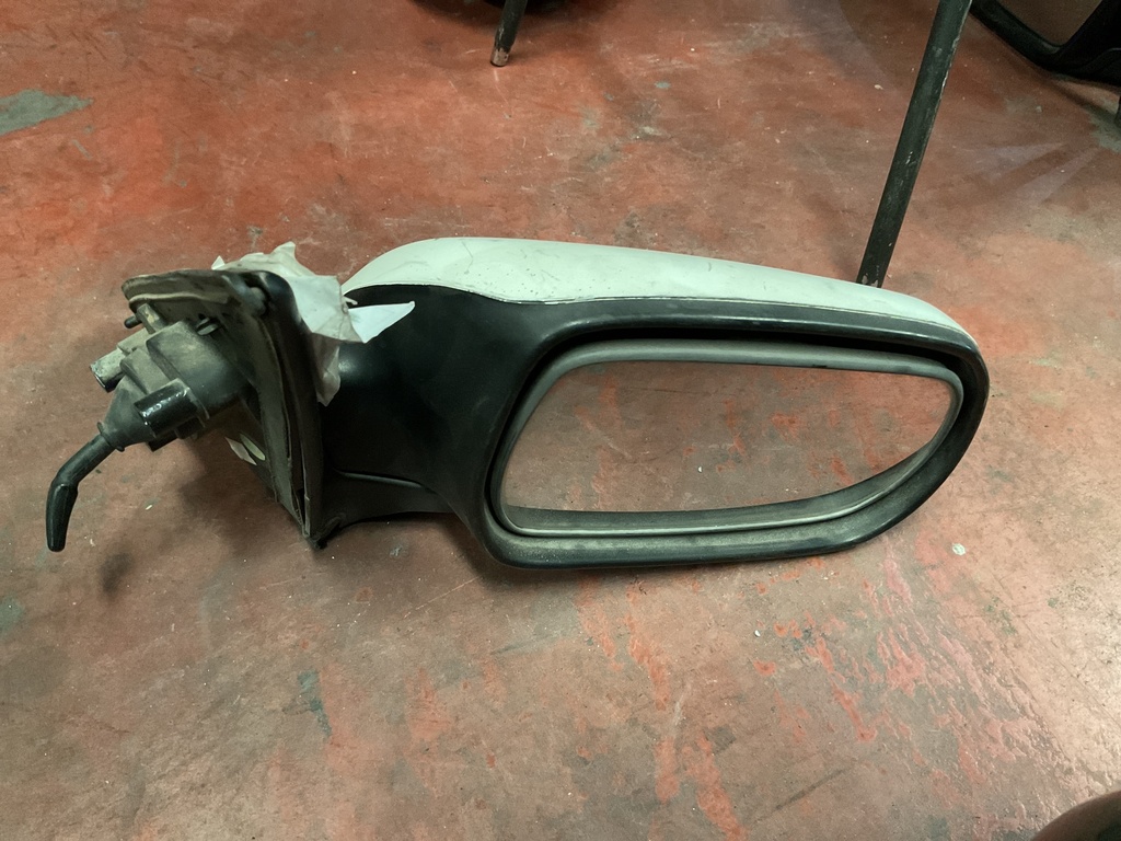 Retrovisor derecho manual nissan primera ‘99